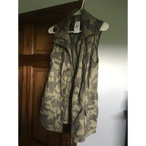 Camo Vest. NWT